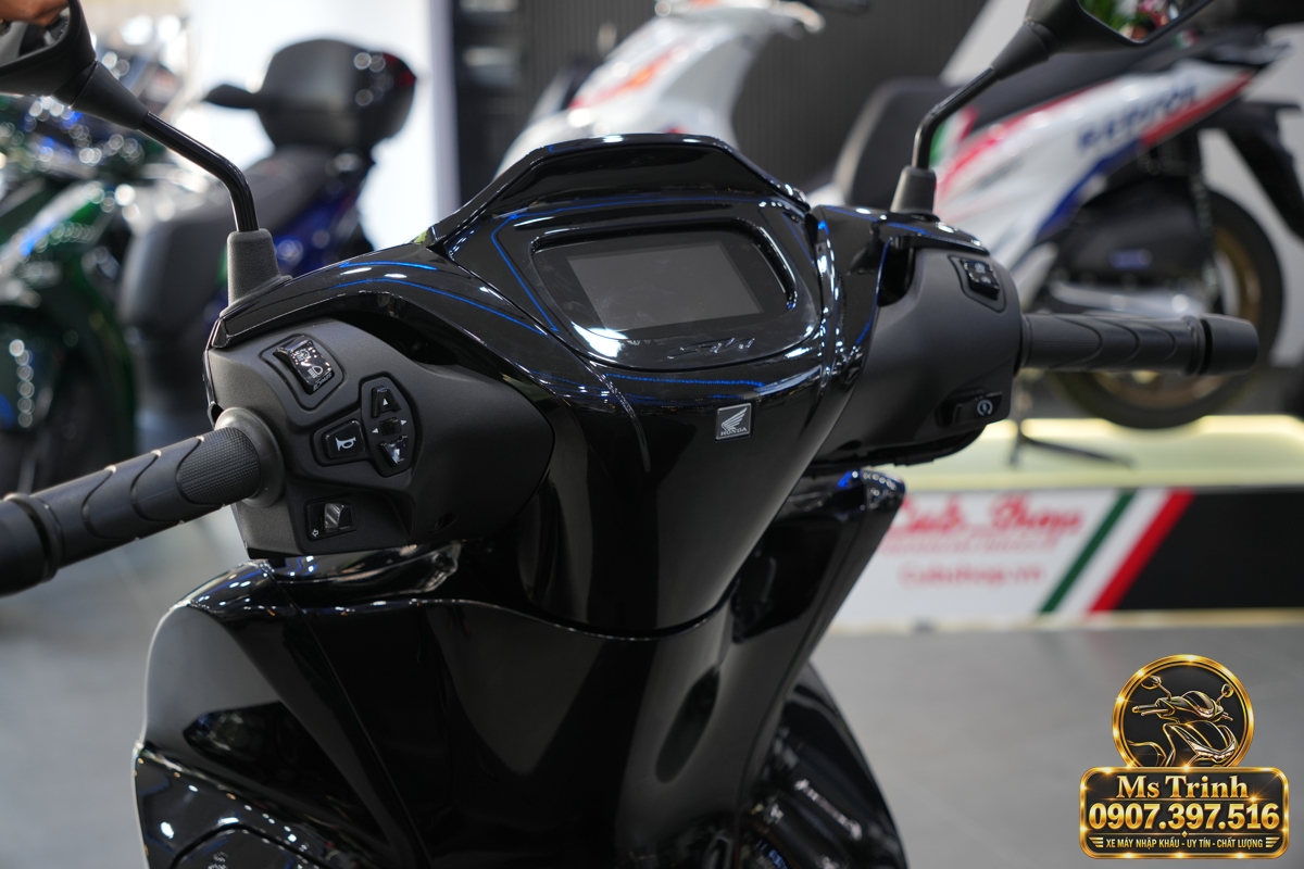 Honda SH150i Ý đen bóng 2027 tại Huế - Sơn bóng lịch sự, tiện ích cho mỗi ngày