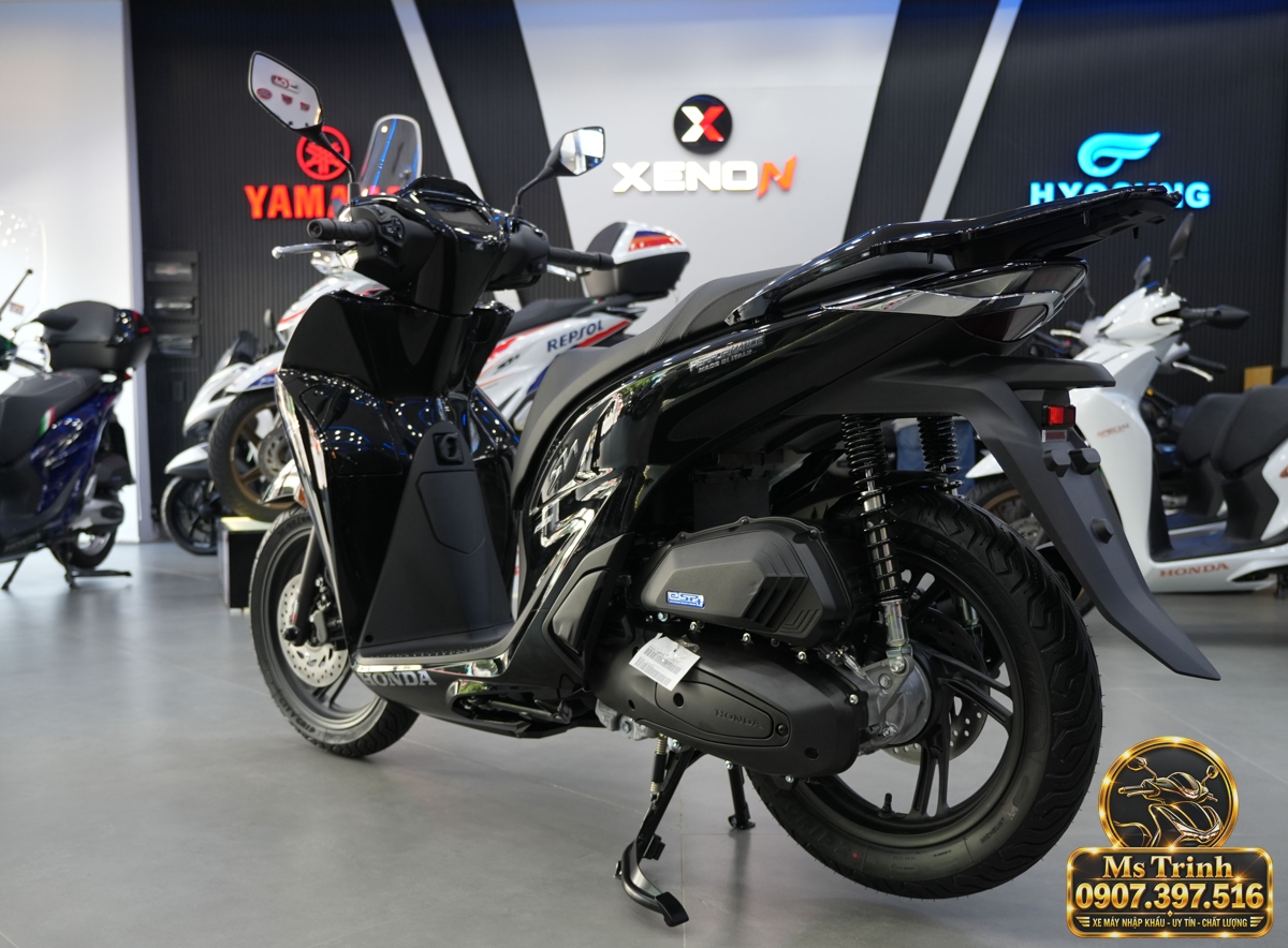 Honda SH150i Ý đen bóng 2027 tại Huế - Sơn bóng lịch sự, tiện ích cho mỗi ngày
