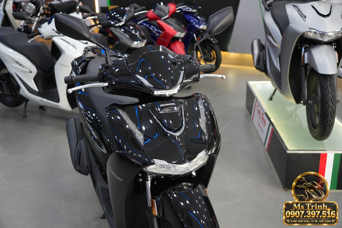 Honda SH150i Ý đen bóng 2027 tại Huế - Sơn bóng lịch sự, tiện ích cho mỗi ngày