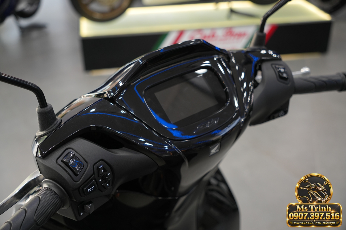 Honda SH150i Ý đen bóng 2027 tại Huế - Sơn bóng lịch sự, tiện ích cho mỗi ngày