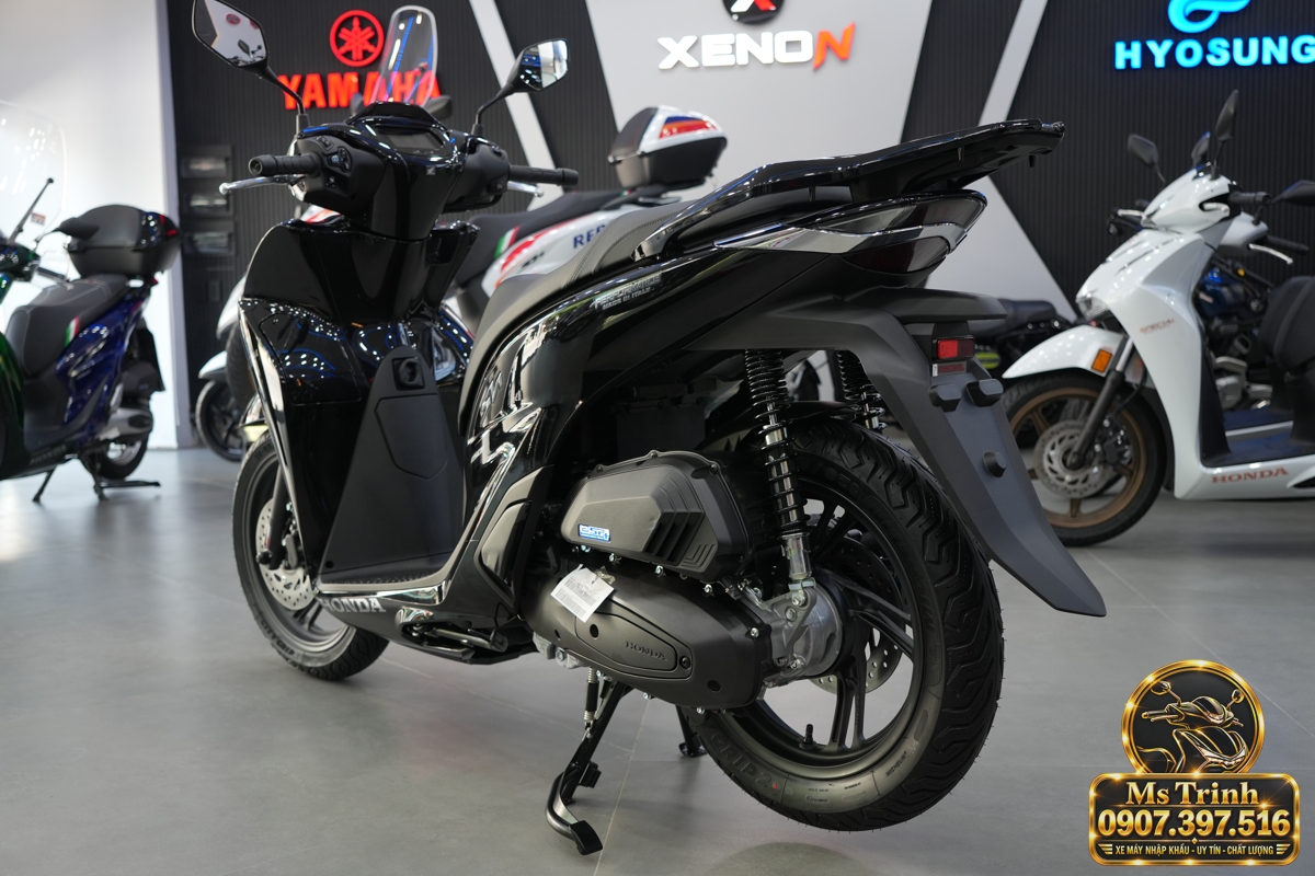 Honda SH150i Ý đen bóng 2027 tại Huế - Sơn bóng lịch sự, tiện ích cho mỗi ngày