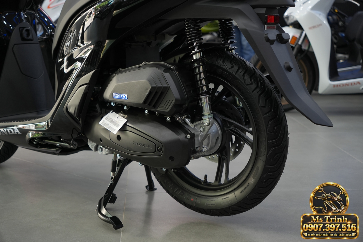 Honda SH150i Ý đen bóng 2027 tại Huế - Sơn bóng lịch sự, tiện ích cho mỗi ngày