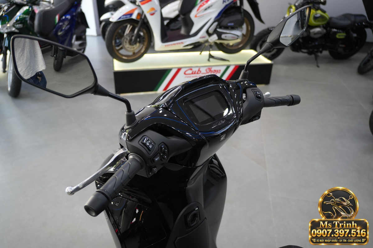 Honda SH150i Ý đen bóng 2027 tại Huế - Sơn bóng lịch sự, tiện ích cho mỗi ngày