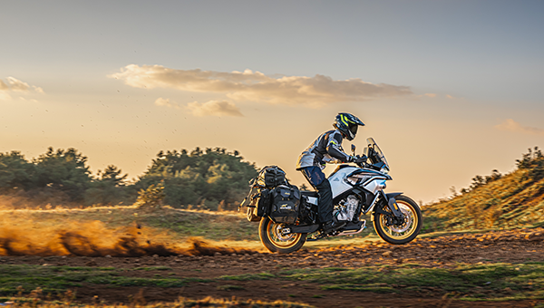 CF Moto 800MT Explorer 2025, ADV Cao Cấp Nhất, Chính Hãng, Giá Tốt tại Huế