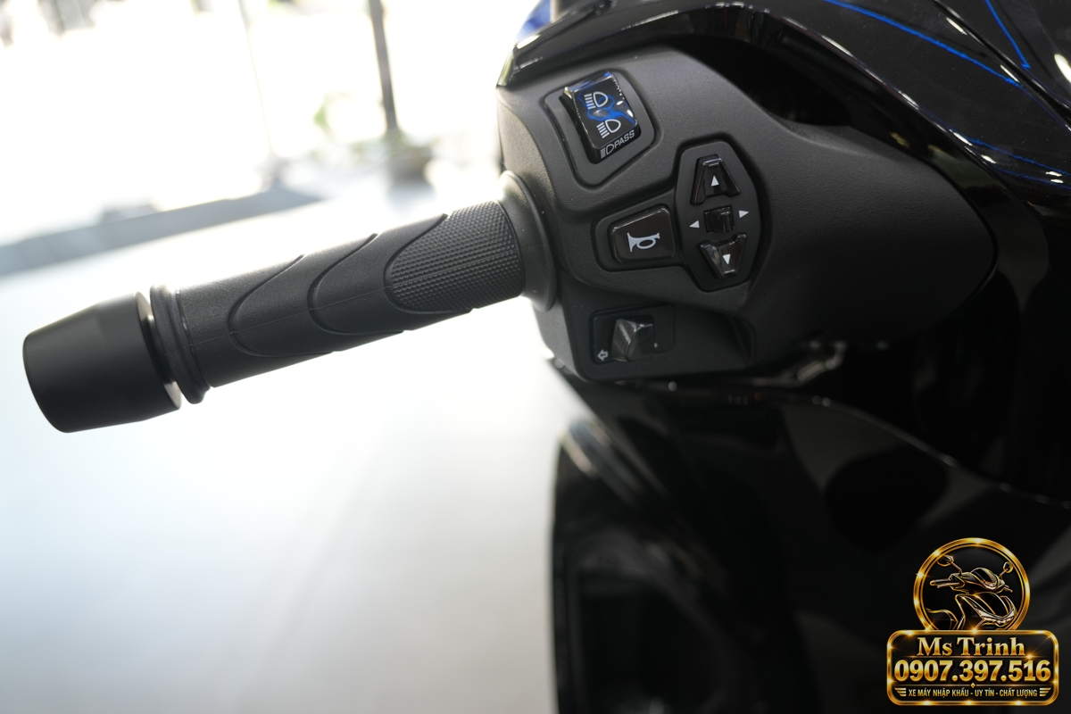 Honda SH150i Ý đen bóng 2027 tại Huế - Sơn bóng lịch sự, tiện ích cho mỗi ngày
