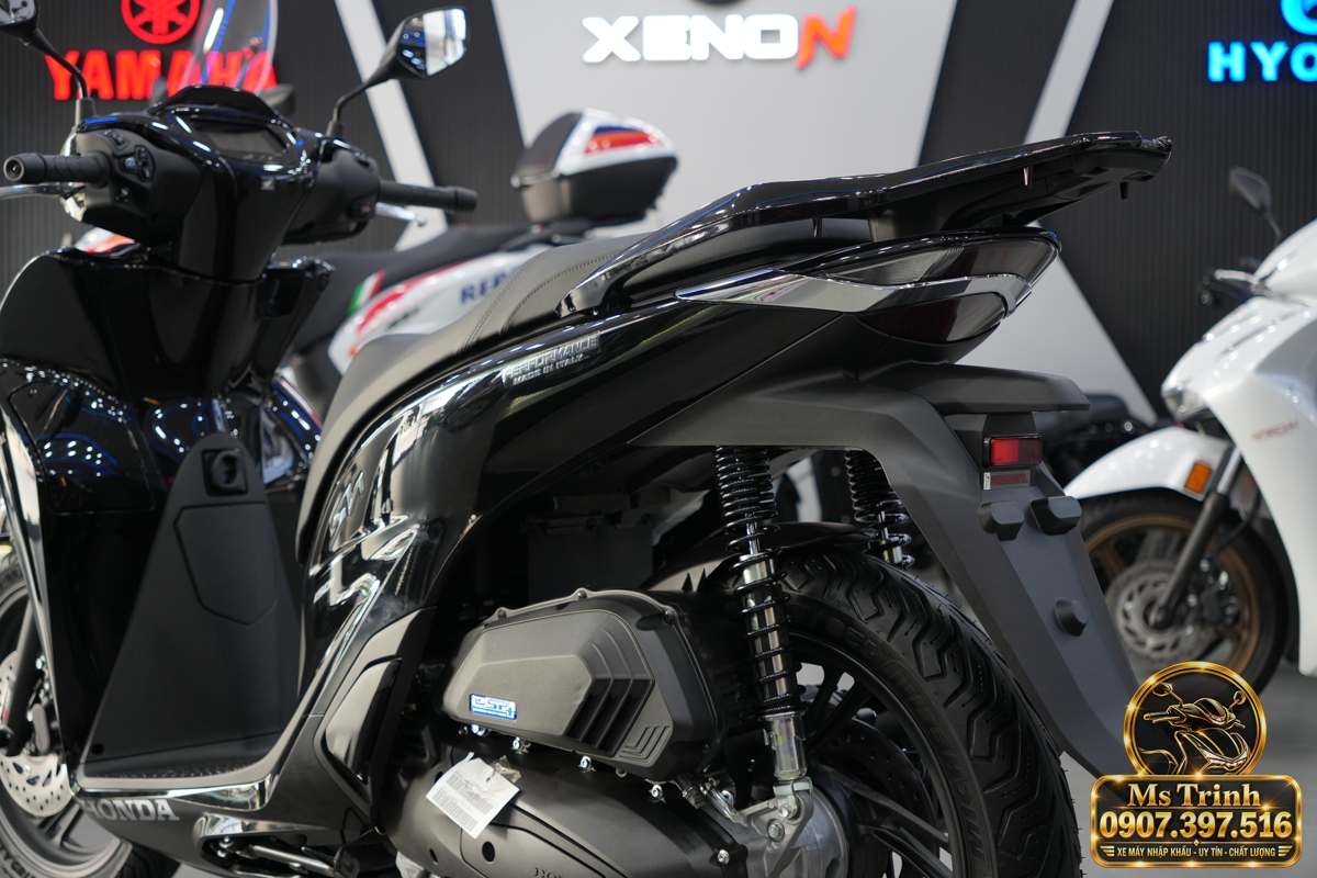Honda SH150i Ý đen bóng 2027 tại Huế - Sơn bóng lịch sự, tiện ích cho mỗi ngày