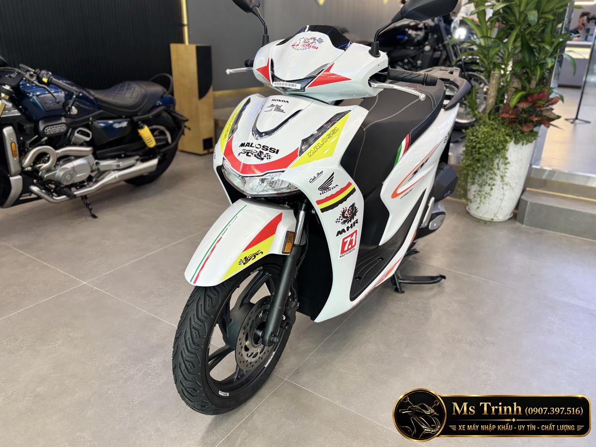 Honda SH150 Ý Malossi 2026 tại Huế - Tem custom thể thao, dáng SH thanh lịch