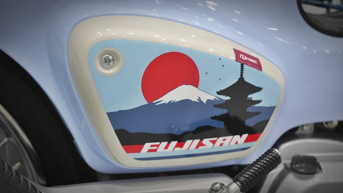 Honda Cub 110 Fujisan bản giới hạn tại Huế - Thiết kế đậm chất Nhật Bản