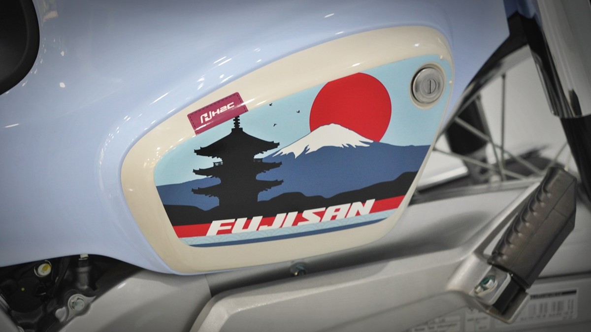 Honda Cub 110 Fujisan bản giới hạn tại Huế - Thiết kế đậm chất Nhật Bản
