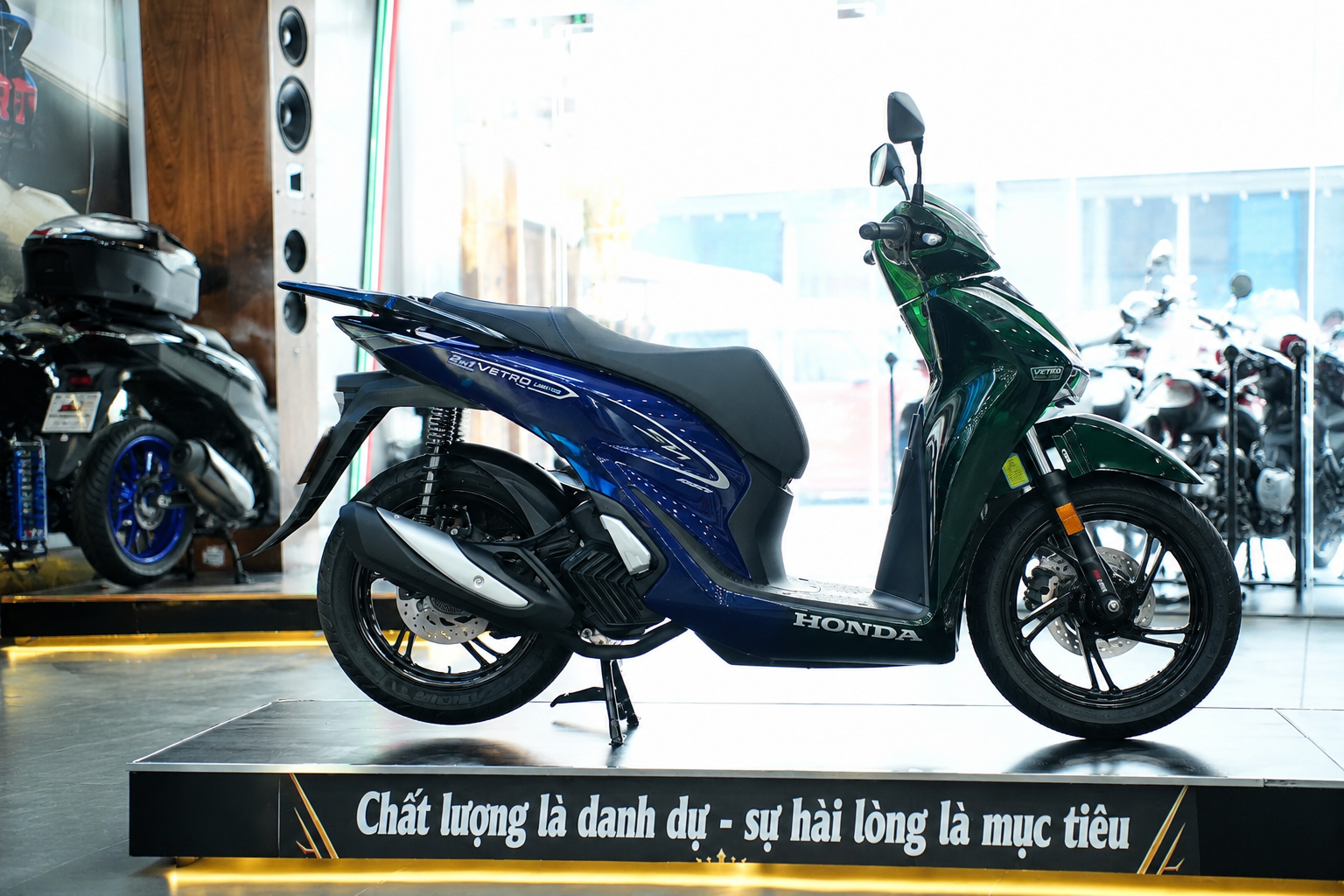 Honda SH150i Vetro Green - Sapphire tại Huế: SH Ý Limited 200 xe