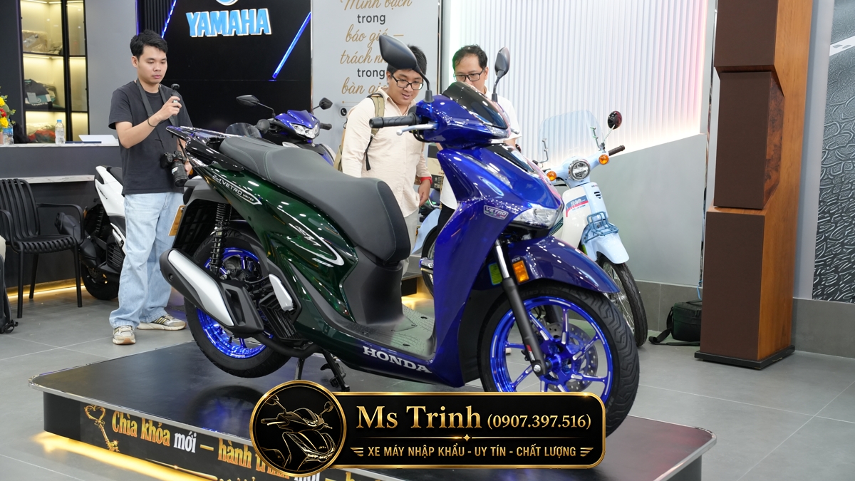 Honda SH150i Vetro Sapphire - Green tại Huế: SH Ý 2 trong 1 giới hạn 200 xe