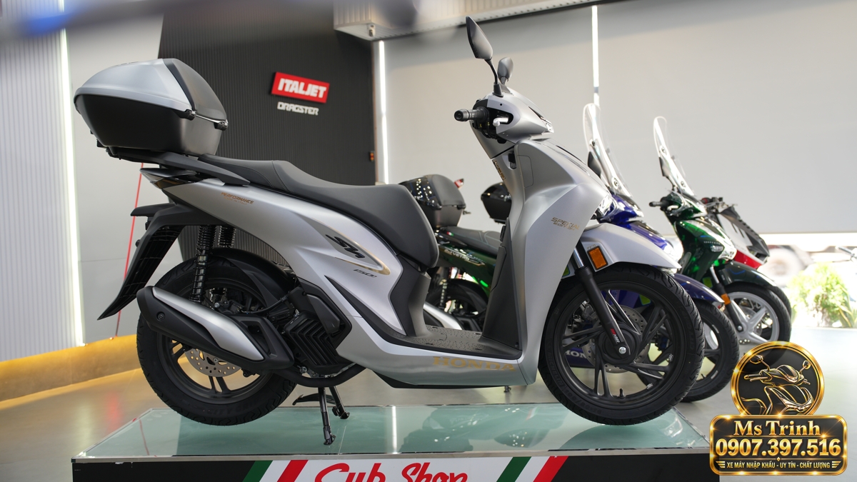 Honda SH150i Ý xám bạc 2027 tại Huế - Nhập Ý, tem vàng sang trọng, giá tốt