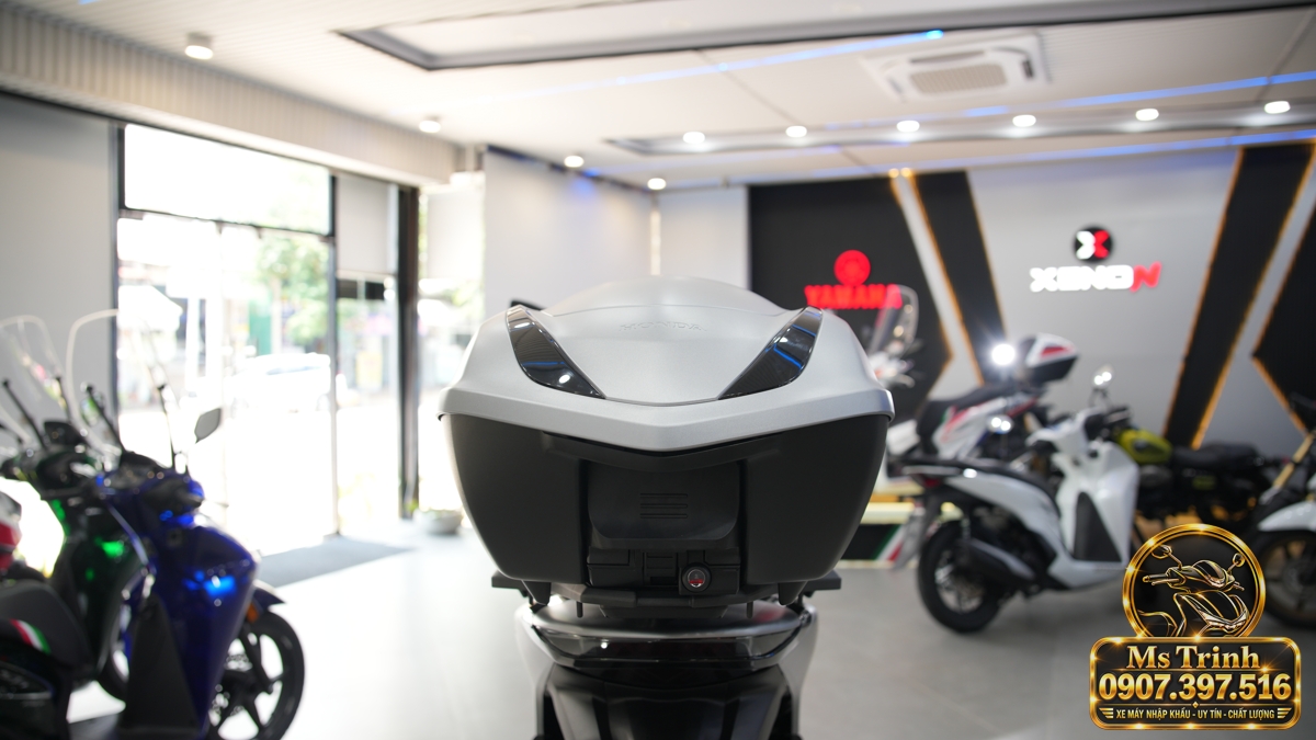 Honda SH150i Ý xám bạc 2027 tại Huế - Nhập Ý, tem vàng sang trọng, giá tốt