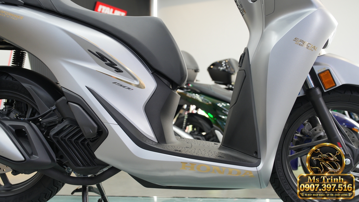 Honda SH150i Ý xám bạc 2027 tại Huế - Nhập Ý, tem vàng sang trọng, giá tốt