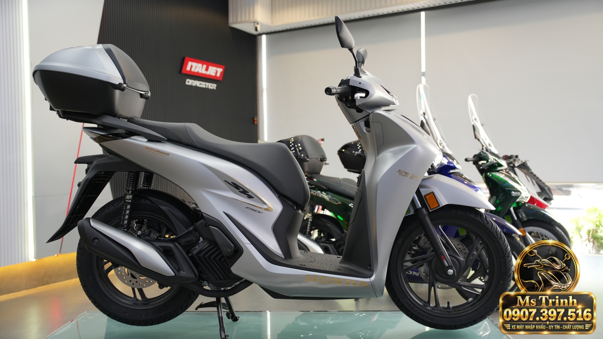 Honda SH150i Ý xám bạc 2027 tại Huế - Nhập Ý, tem vàng sang trọng, giá tốt