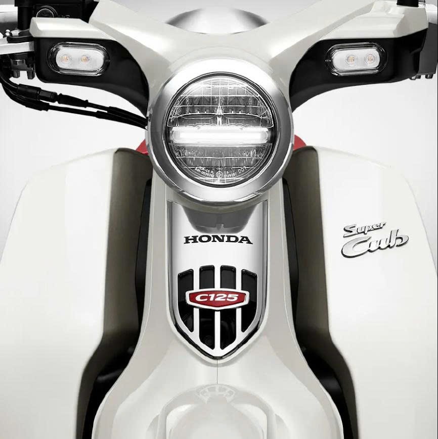 Honda Super Cub 125 Custom Edition Thái Lan 2025 màu trắng tại Huế