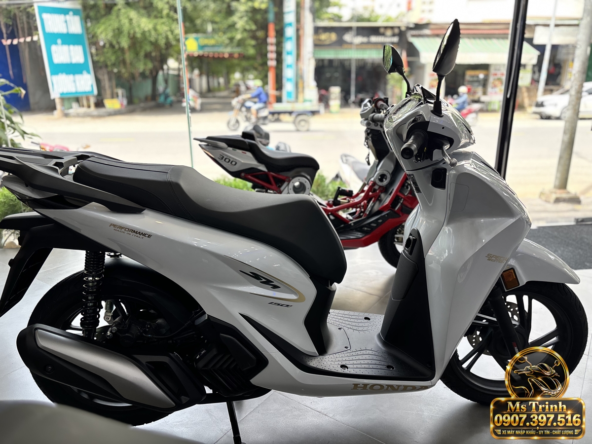 SH150i Ý 2027 màu trắng tại Huế - Nhập khẩu nguyên chiếc, thiết kế sang trọng, giá tốt