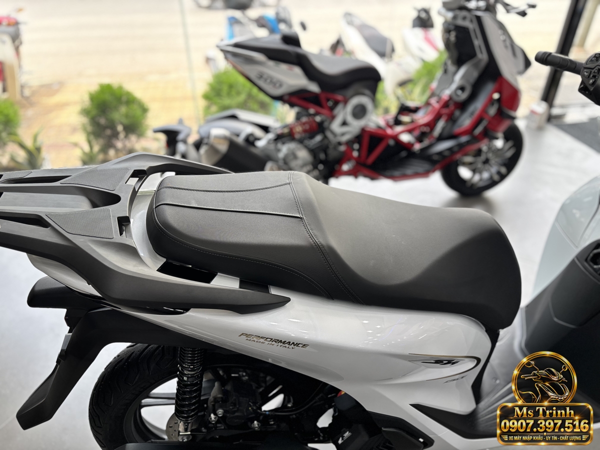 SH150i Ý 2027 màu trắng tại Huế - Nhập khẩu nguyên chiếc, thiết kế sang trọng, giá tốt