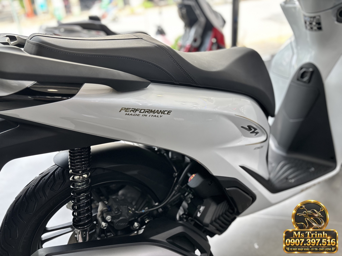 SH150i Ý 2027 màu trắng tại Huế - Nhập khẩu nguyên chiếc, thiết kế sang trọng, giá tốt