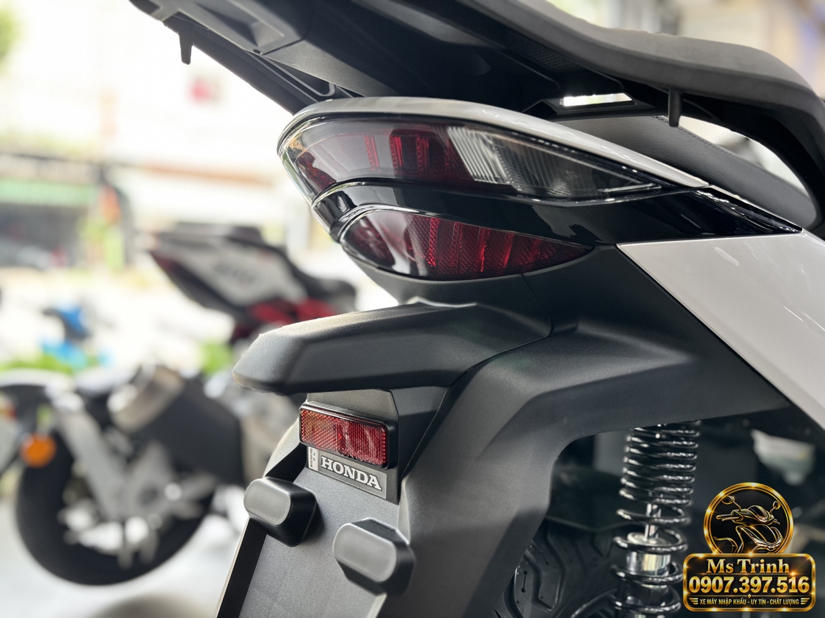 SH150i Ý 2027 màu trắng tại Huế - Nhập khẩu nguyên chiếc, thiết kế sang trọng, giá tốt