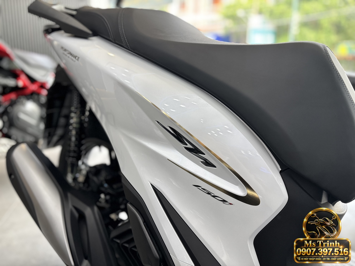 SH150i Ý 2027 màu trắng tại Huế - Nhập khẩu nguyên chiếc, thiết kế sang trọng, giá tốt