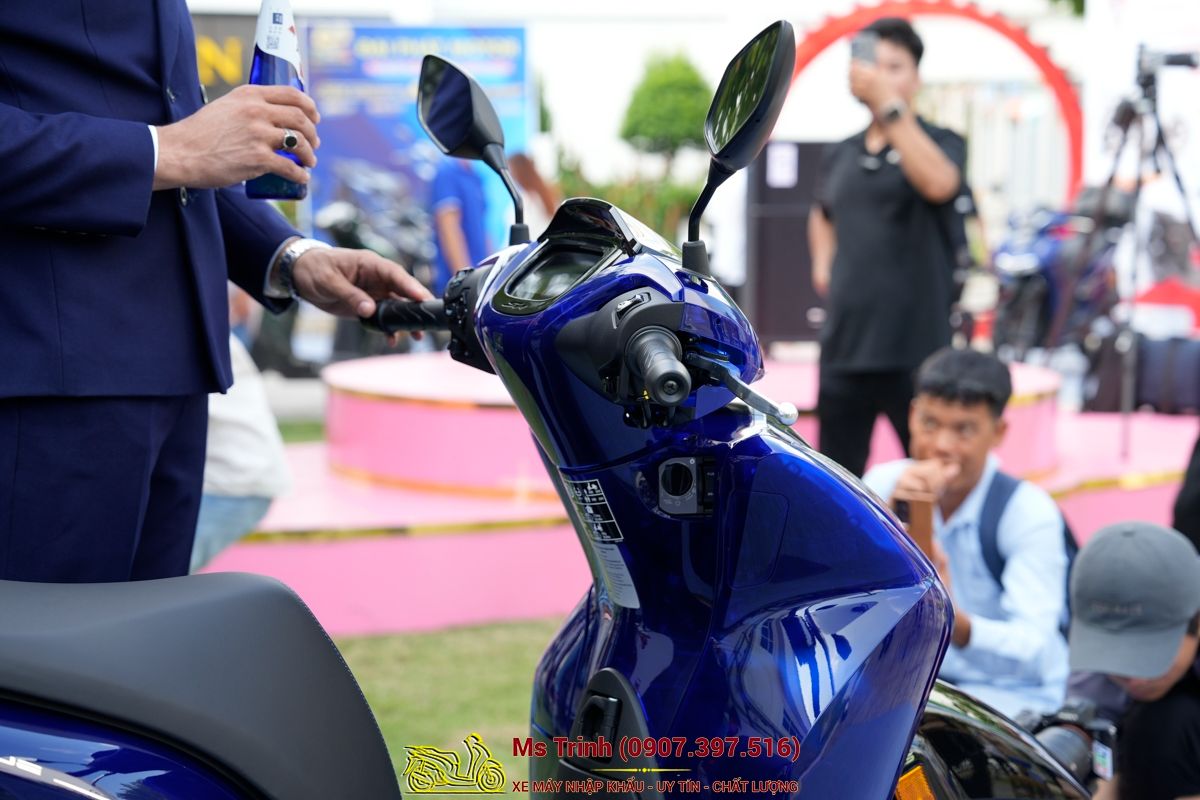 Honda SH150 Vetro Blue 2026 Limited Edition - Siêu phẩm SH Ý dàn áo xanh trong suốt cực hiếm tại Huế