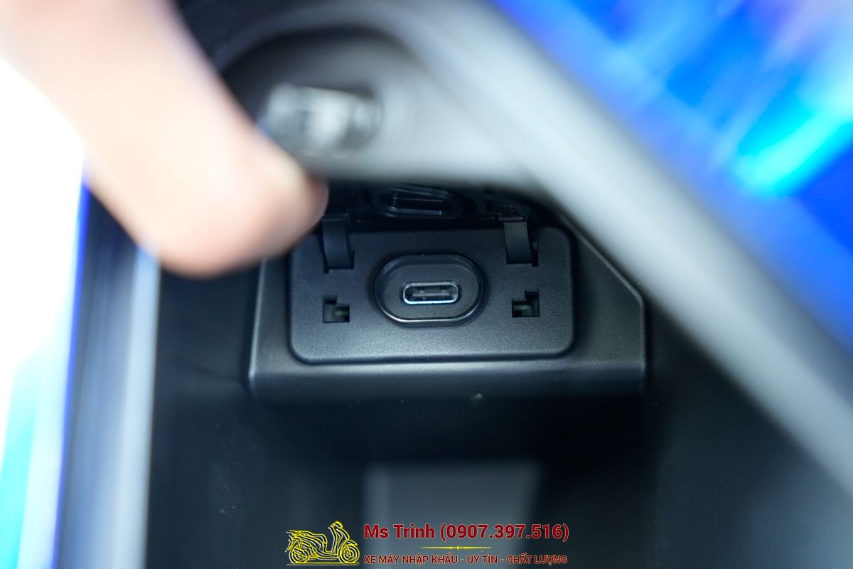 Honda SH150 Vetro Blue 2026 Limited Edition - Siêu phẩm SH Ý dàn áo xanh trong suốt cực hiếm tại Huế