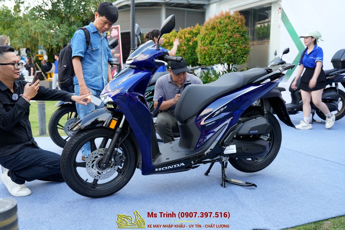 Honda SH150 Vetro Blue 2026 Limited Edition - Siêu phẩm SH Ý dàn áo xanh trong suốt cực hiếm tại Huế