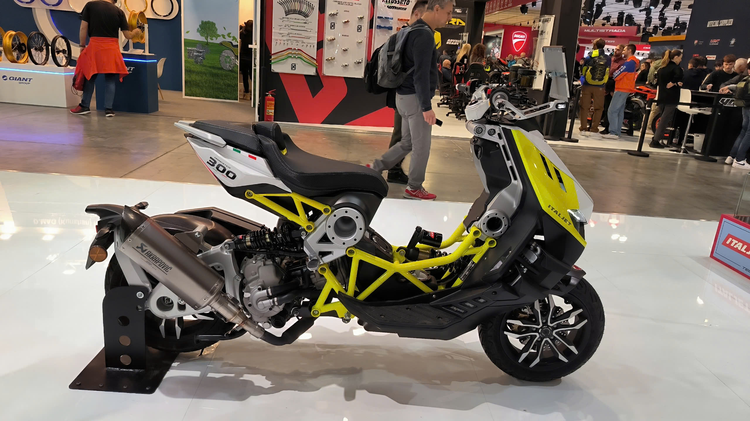 Italjet Dragster 300, Xe Tay Ga Thể Thao Thương Hiệu Từ Italy tại Huế