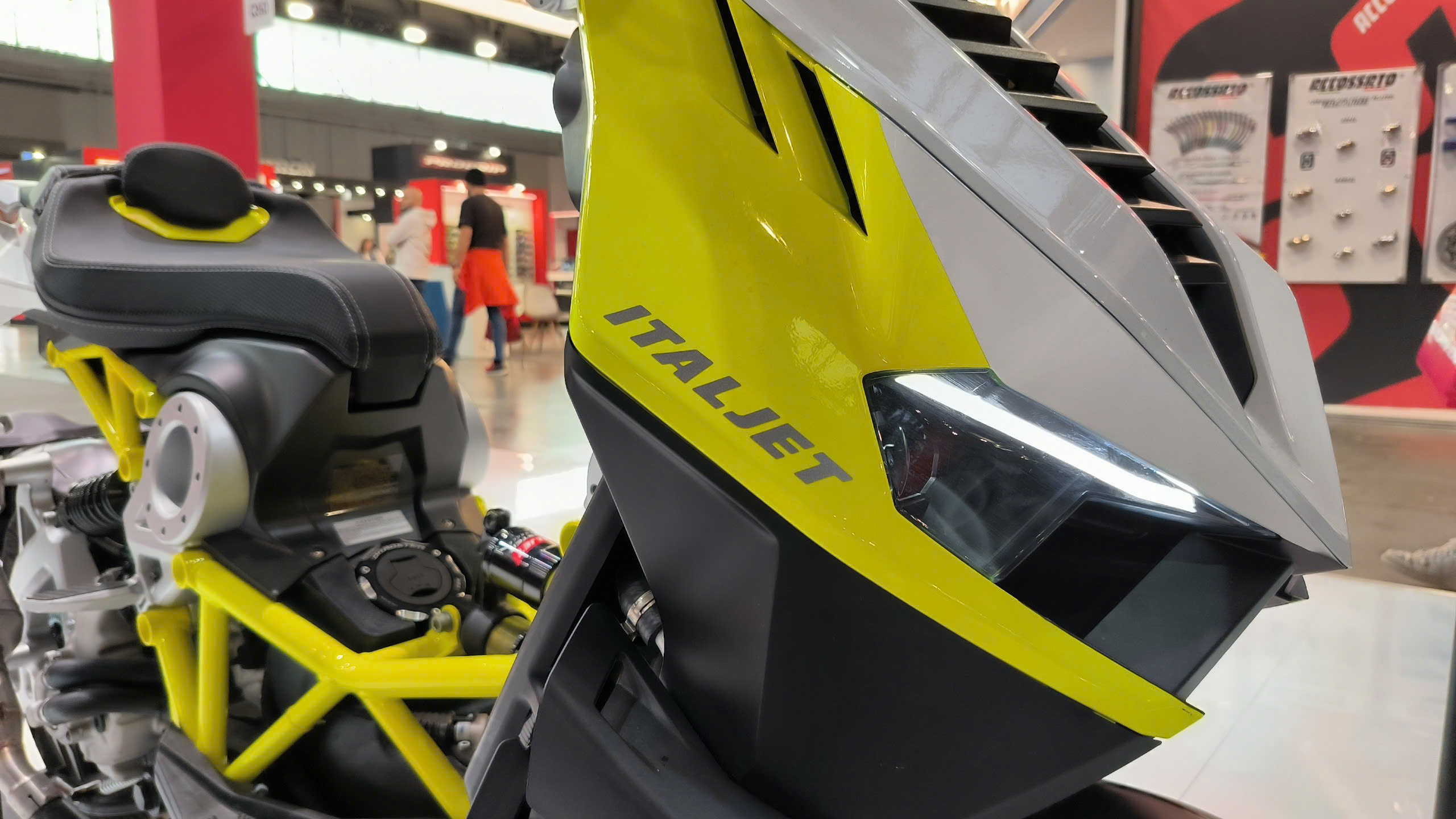 Italjet Dragster 300, Xe Tay Ga Thể Thao Thương Hiệu Từ Italy tại Huế