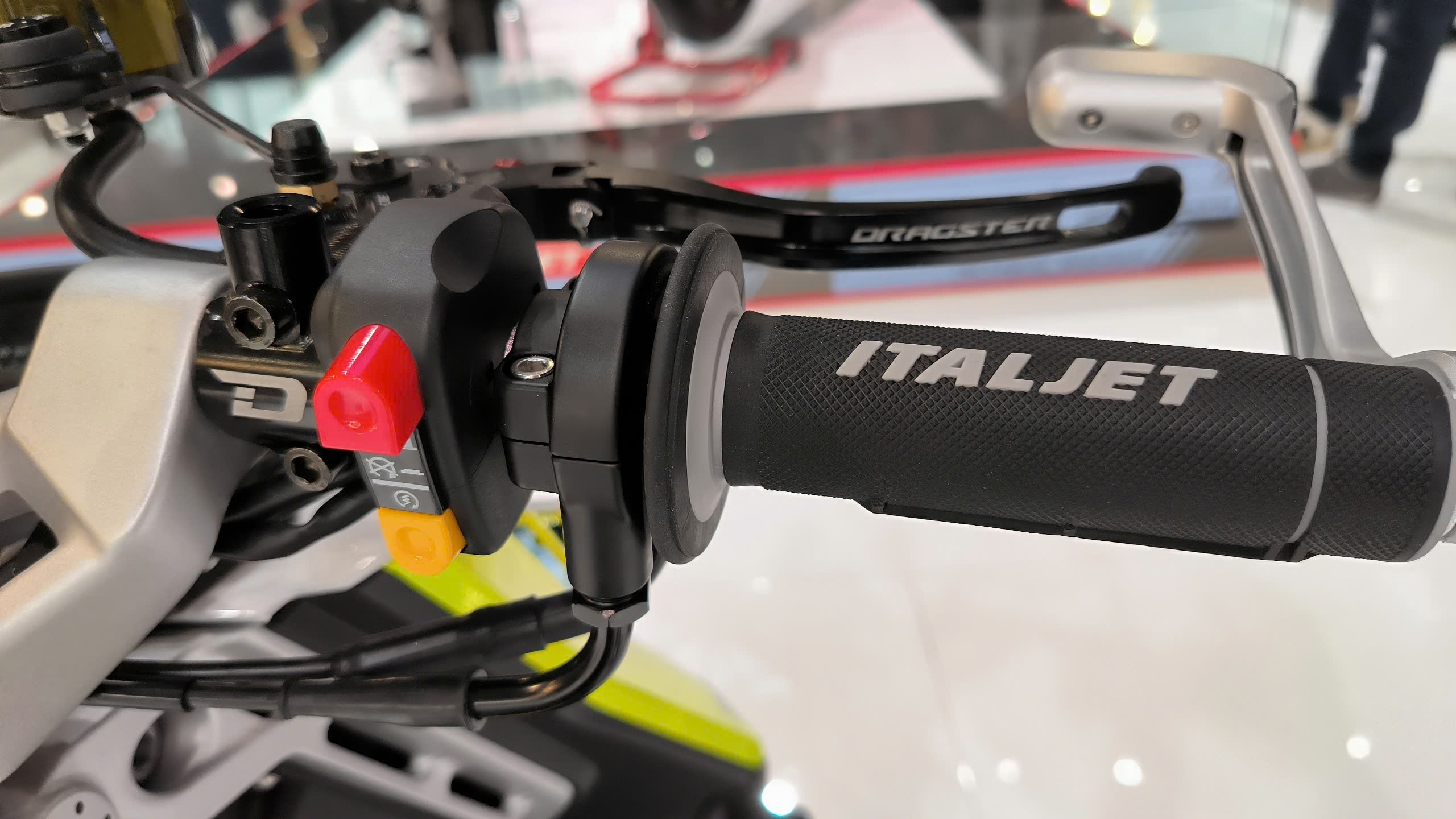 Italjet Dragster 300, Xe Tay Ga Thể Thao Thương Hiệu Từ Italy tại Huế