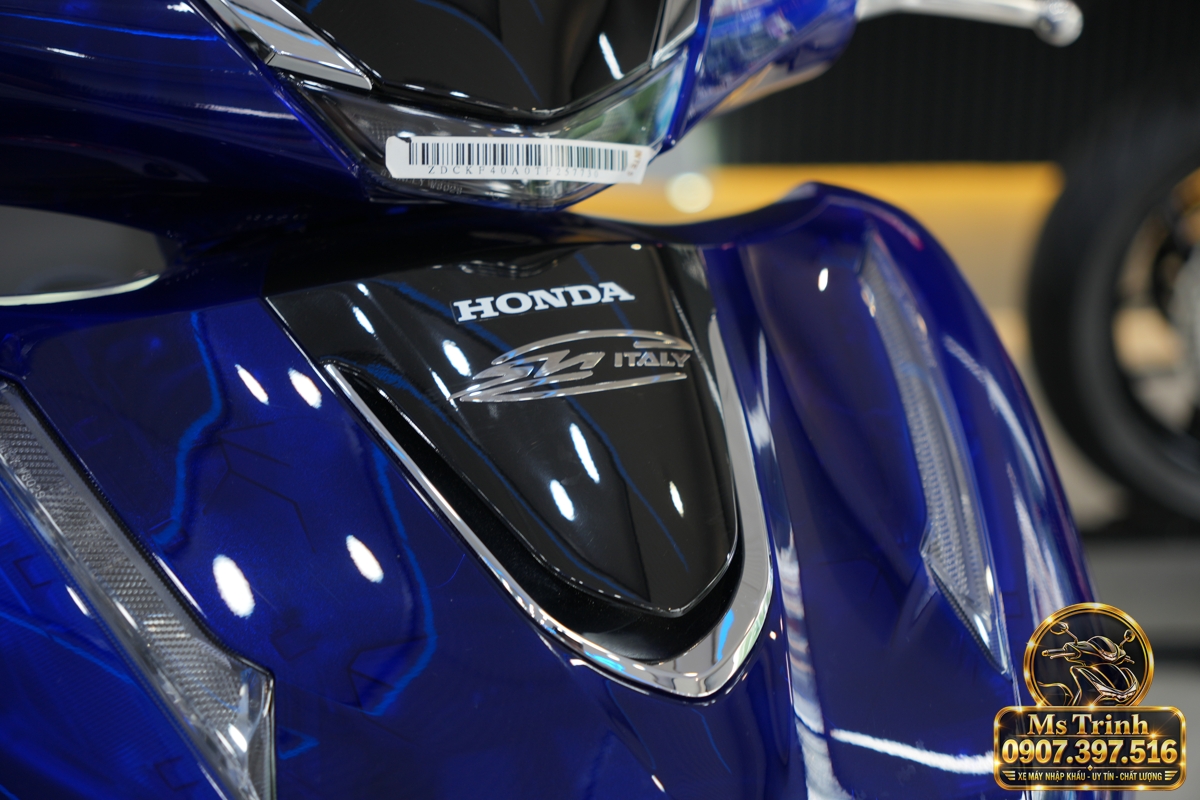 Ảnh thực tế Honda SH150 Vetro Blue 2027 thể hiện dàn áo Sapphire bán trong suốt