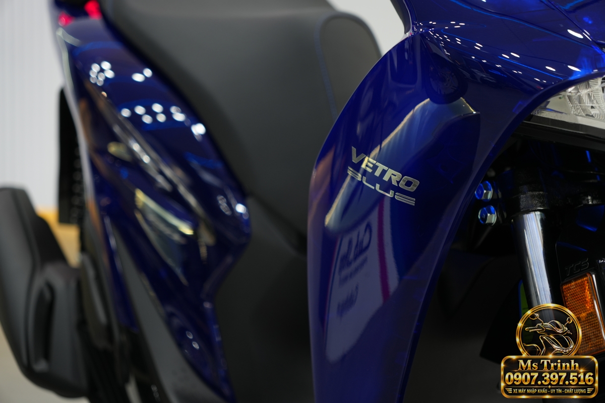 Honda SH150 Vetro Blue nhập Ý trong bộ ảnh thực tế với sắc xanh Sapphire đặc trưng